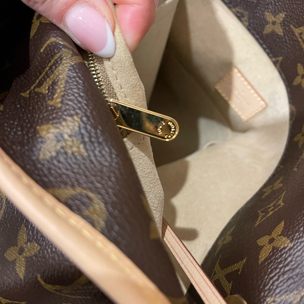 - Brand new Louis Vuitton Artsy PLUS wallet/pouch - Picture 3 of 12
